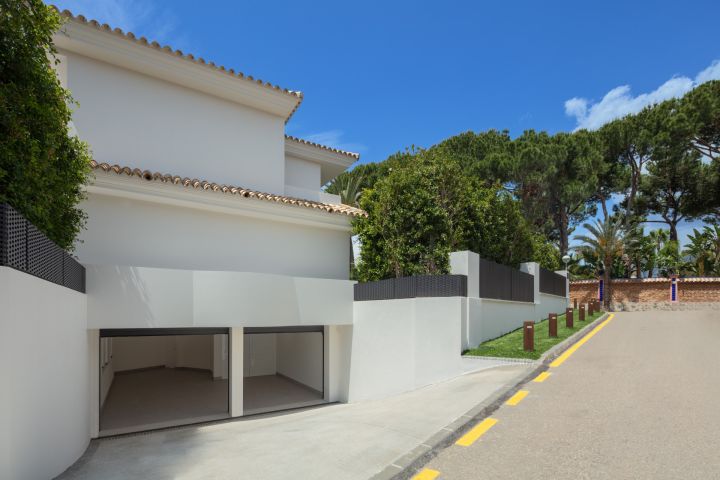 Villa Matilda - Elegant Exclusive Villa with Panoramic Views in Marbella Este