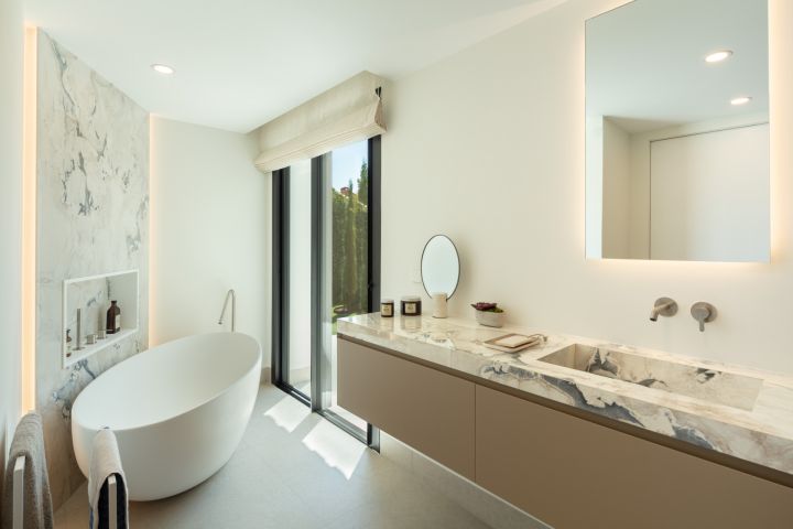 Villa Matilda - Elegant Exclusive Villa with Panoramic Views in Marbella Este