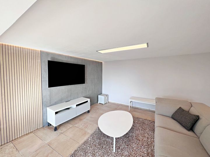 Semi Detached Villa in Nueva Andalucia - Upscale Home on the Frontline of a Golf Course