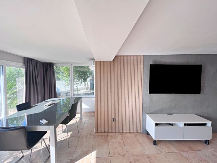 Semi Detached Villa in Nueva Andalucia - Upscale Home on the Frontline of a Golf Course