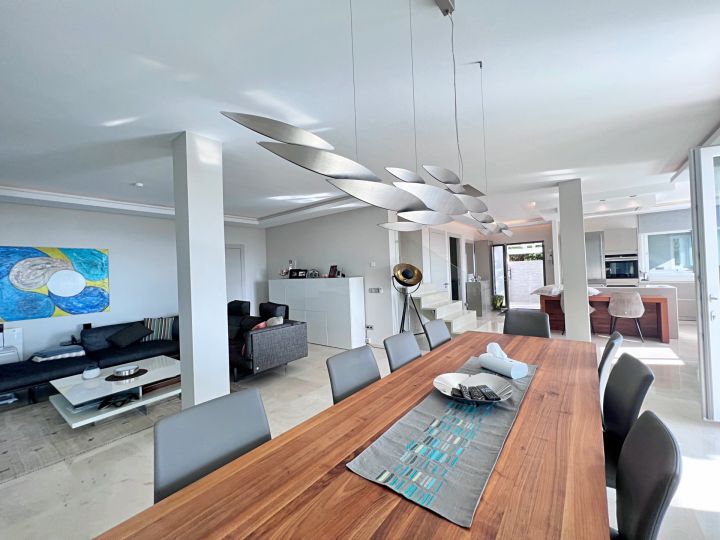 Semi Detached Villa in Nueva Andalucia - Upscale Home on the Frontline of a Golf Course