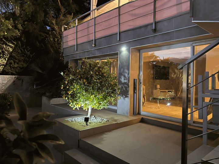 Semi Detached Villa in Nueva Andalucia - Upscale Home on the Frontline of a Golf Course