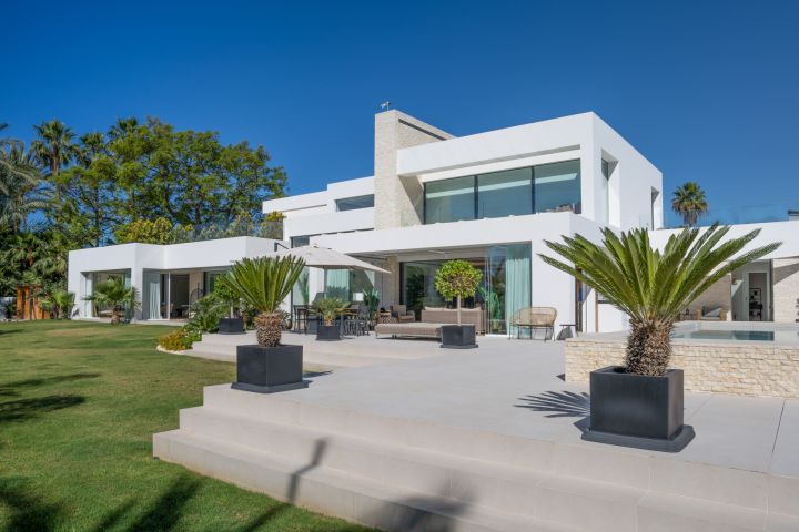 Villa El Paradiso - Propiedad contemporánea con encanto andaluz en Estepona