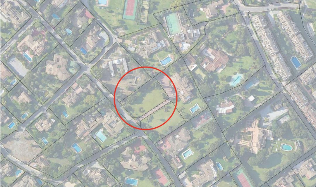 Terrain avec projet à Guadalmina Baja - Terrain unique dans une communauté fermée