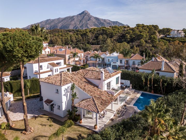 Villa Country Club - Exclusive Elegant Villa with Panoramic Views