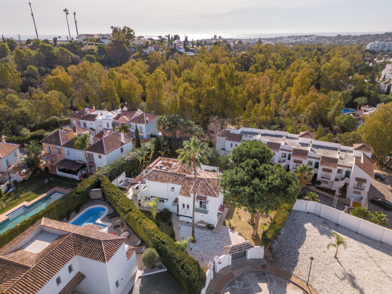Villa Country Club - Exclusive Elegant Villa with Panoramic Views