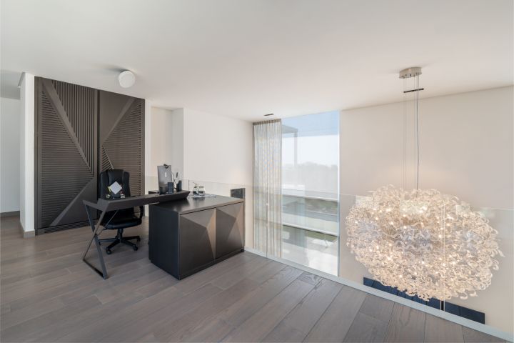 Villa in Marbella Hills - Modern Upscale Property with Top-Tier Finishes