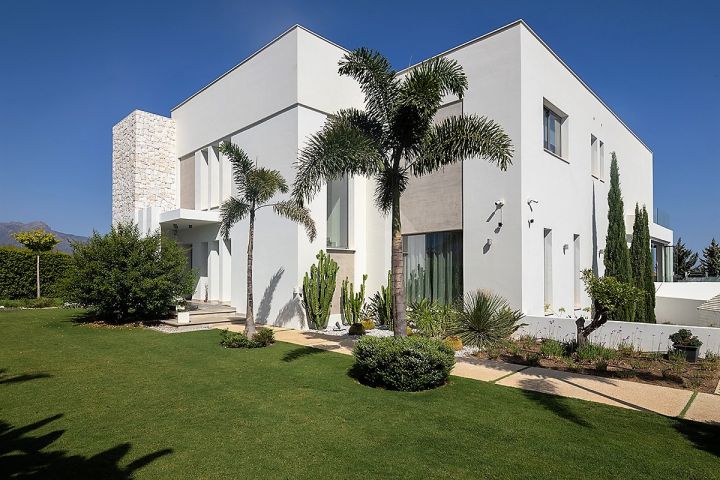Villa in Marbella Hills - Modern Upscale Property with Top-Tier Finishes