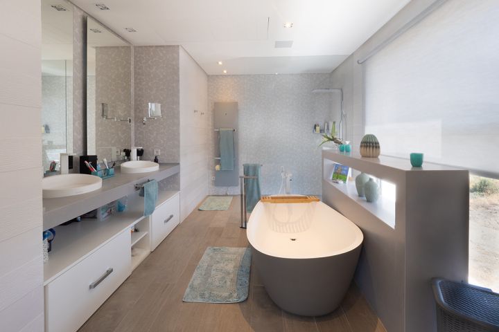 Villa in Marbella Hills - Modern Upscale Property with Top-Tier Finishes