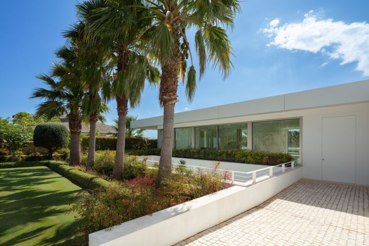 Golfside Villa 3 - Elegant Modern Home with Sea Views