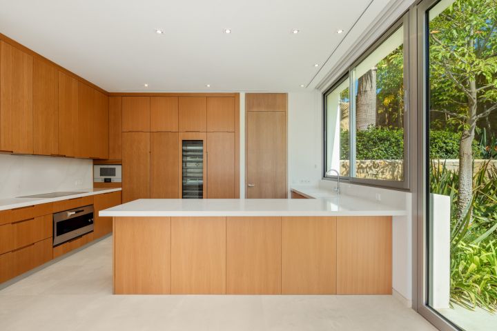 Golfside Villa 3 - Elegant Modern Home with Sea Views