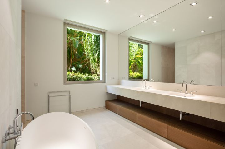Golfside Villa 3 - Elegant Modern Home with Sea Views