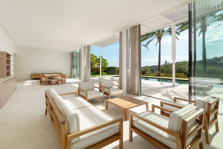 Golfside Villa 3 - Elegant Modern Home with Sea Views