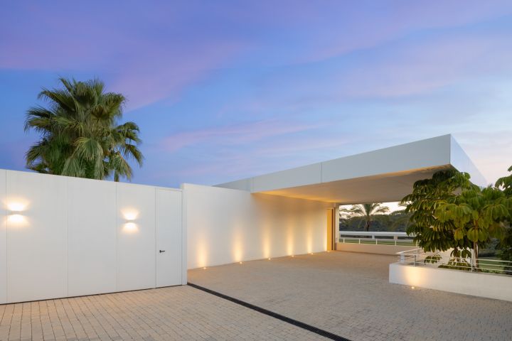Golfside Villa 3 - Elegant Modern Home with Sea Views