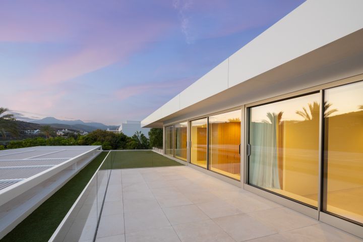 Golfside Villa 3 - Elegant Modern Home with Sea Views