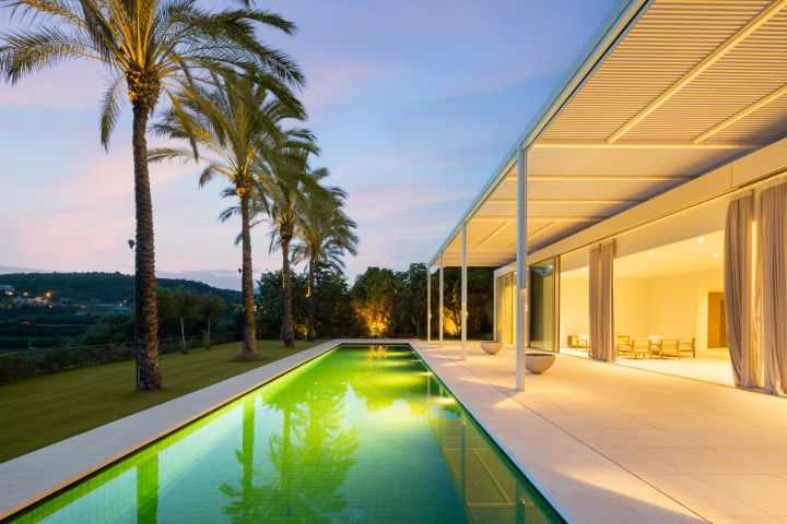 Golfside Villa 3 - Elegant Modern Home with Sea Views