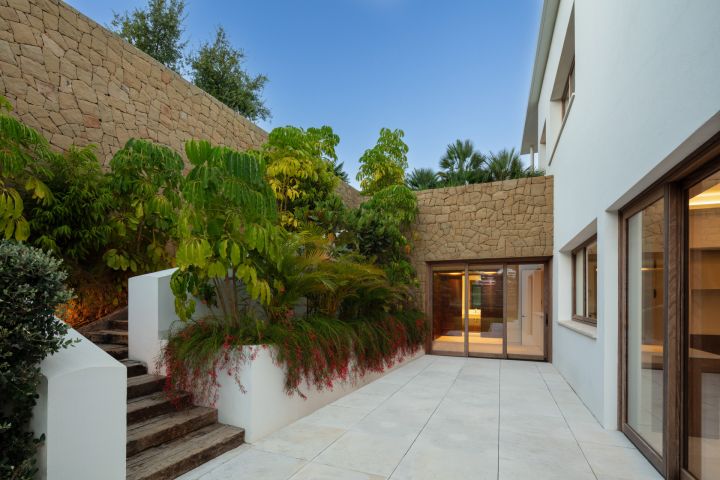 Golfside 9 - Spacious Home in Finca Cortesín