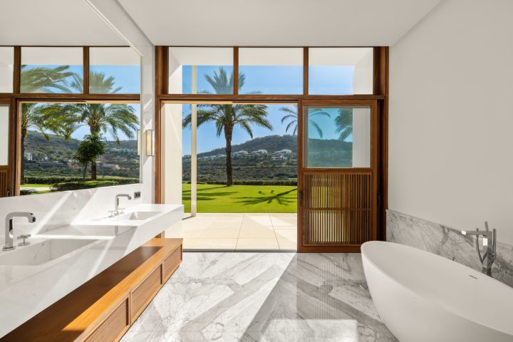 Golfside 9 - Spacious Home in Finca Cortesín