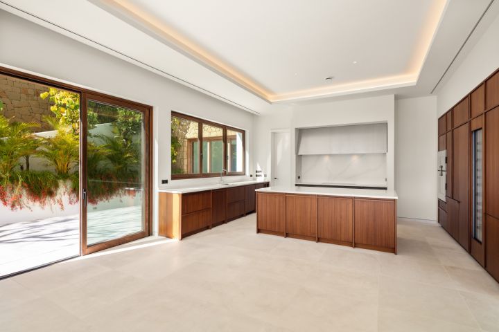 Golfside 9 - Spacious Home in Finca Cortesín