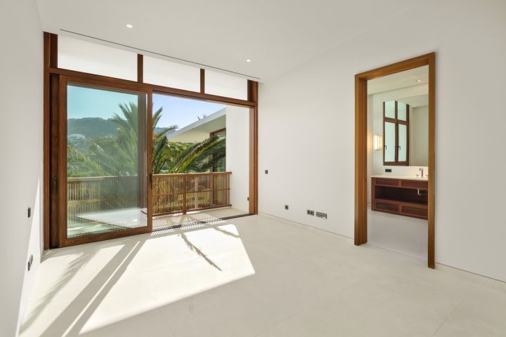 Golfside 9 - Spacious Home in Finca Cortesín