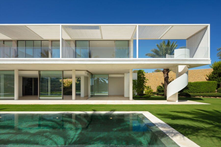 Golf Side Villa 10 - Propiedad premium a medida con diseño moderno