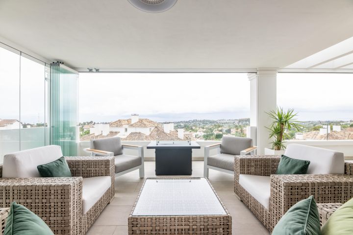 Nine lions - Upscale Modern Home with Andalusian Charm