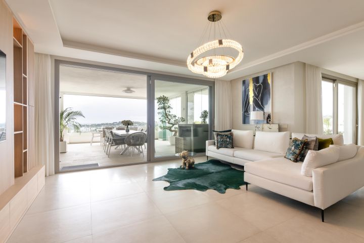 Nine lions - Upscale Modern Home with Andalusian Charm