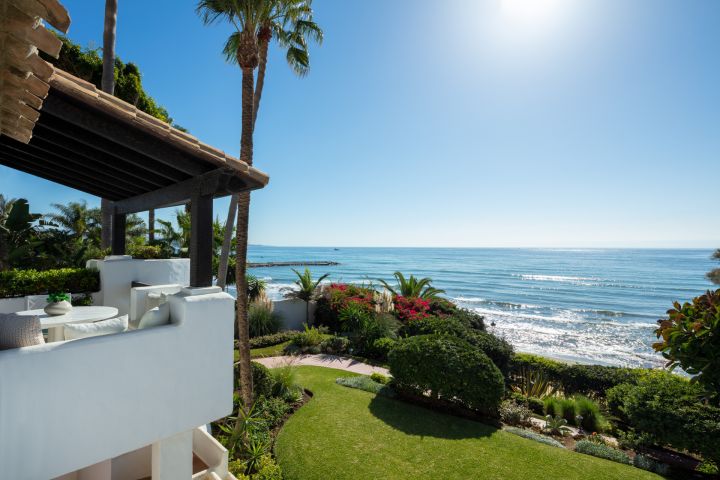 Papaya - Villa in a Gated Community in Marina Puente Romano