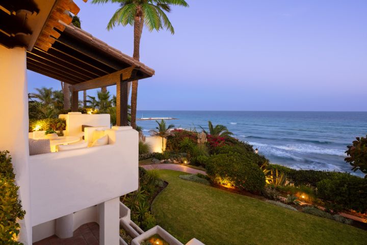 Papaya - Villa in a Gated Community in Marina Puente Romano