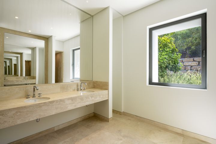 Green 10 - Villa 4 - Elegant Home with Stunning Sea Views