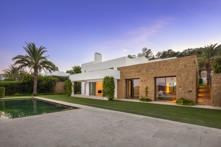 Green 10 - Villa 4 - Elegant Home with Stunning Sea Views