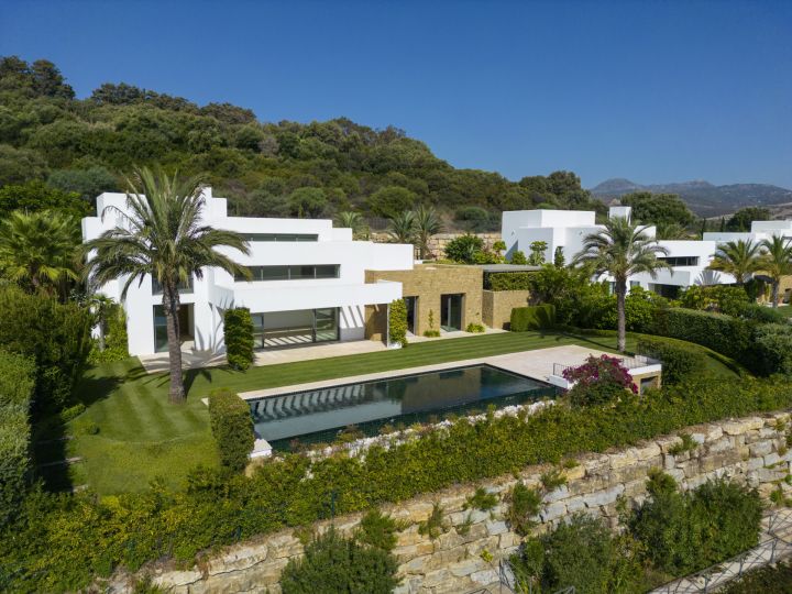 Green 10 - Villa 4 - Elegant Home with Stunning Sea Views