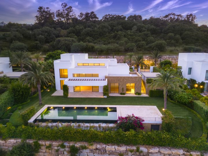 Green 10 - Villa 4 - Elegant Home with Stunning Sea Views