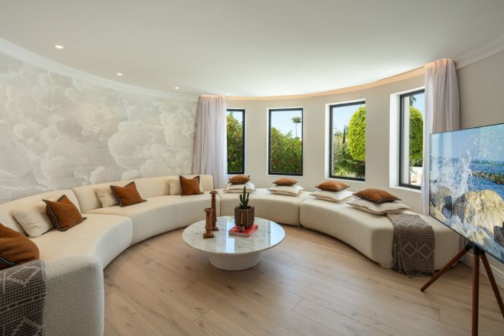 Aloha 150 - Contemporary Property Frontline Golf