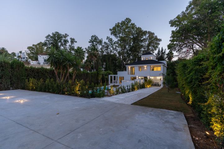 Villa Bianca - Charming Villa in a Gated Community