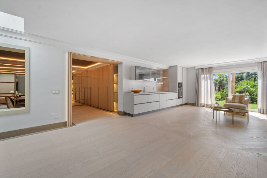 Rancho Paraiso - Bespoke Property with Top-Tier Finishes in Paraiso Alto