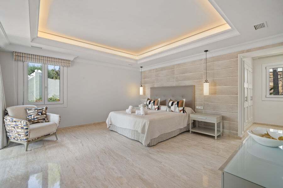 Rancho Paraiso - Bespoke Property with Top-Tier Finishes in Paraiso Alto