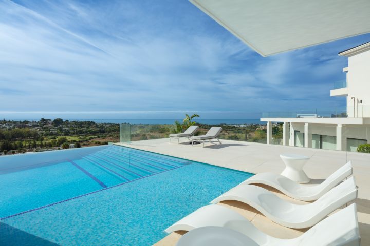 PARAISO 436 - Villa moderna en una urbanización privada en Estepona