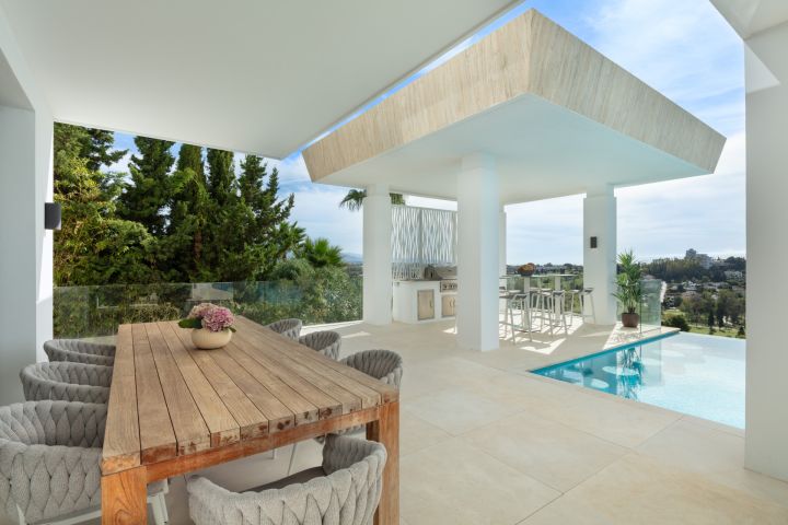 PARAISO 436 - Villa moderna en una urbanización privada en Estepona