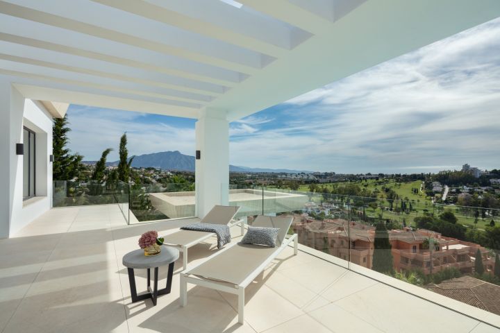 PARAISO 436 - Villa moderna en una urbanización privada en Estepona