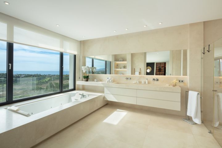 PARAISO 436 - Villa moderna en una urbanización privada en Estepona