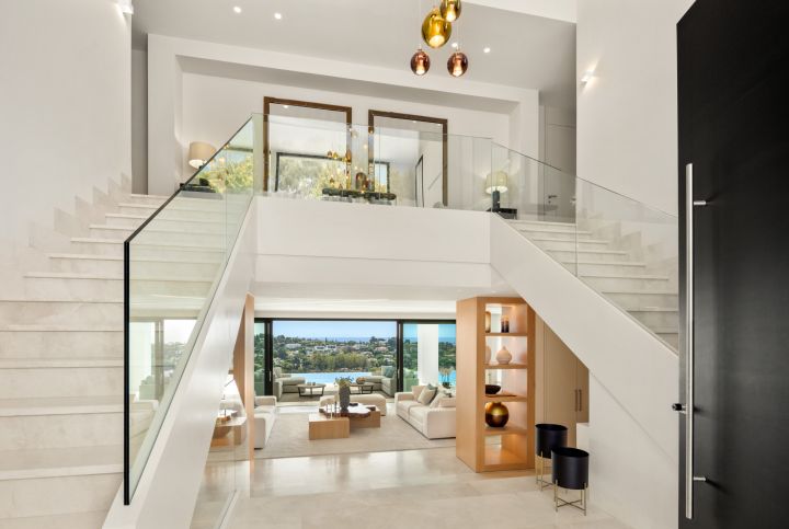 PARAISO 436 - Villa moderna en una urbanización privada en Estepona
