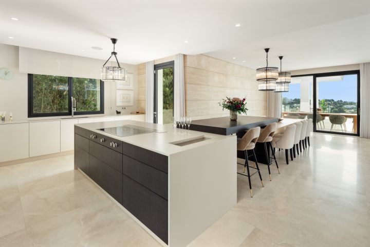 PARAISO 436 - Villa moderna en una urbanización privada en Estepona