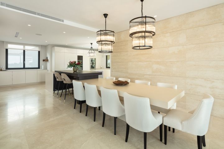 PARAISO 436 - Villa moderna en una urbanización privada en Estepona