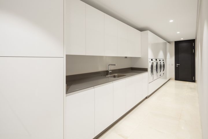 PARAISO 436 - Villa moderna en una urbanización privada en Estepona