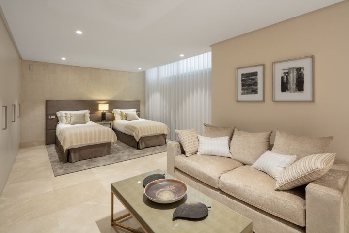 PARAISO 436 - Villa moderna en una urbanización privada en Estepona