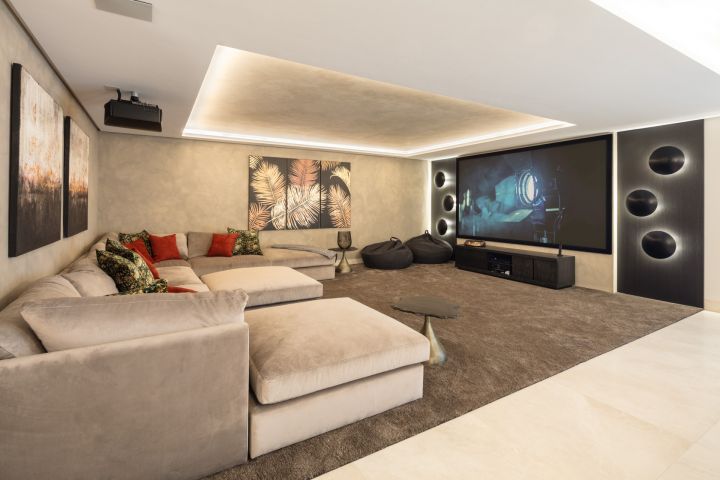 PARAISO 436 - Villa moderna en una urbanización privada en Estepona