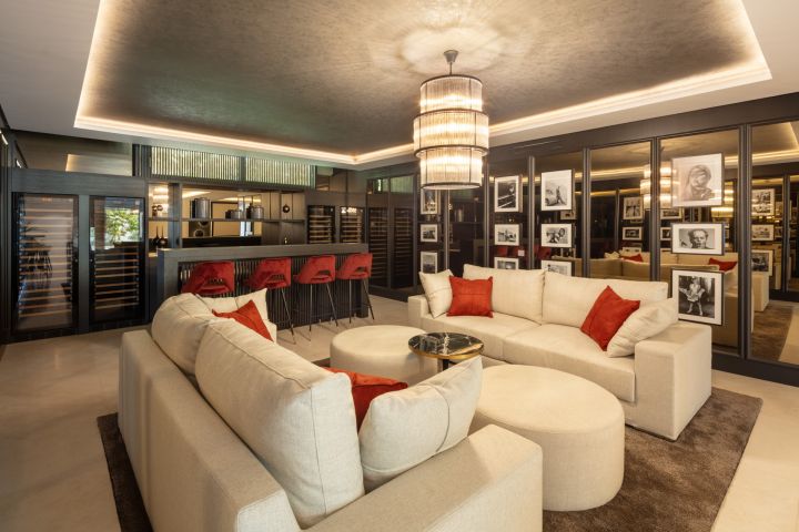 PARAISO 436 - Villa moderna en una urbanización privada en Estepona