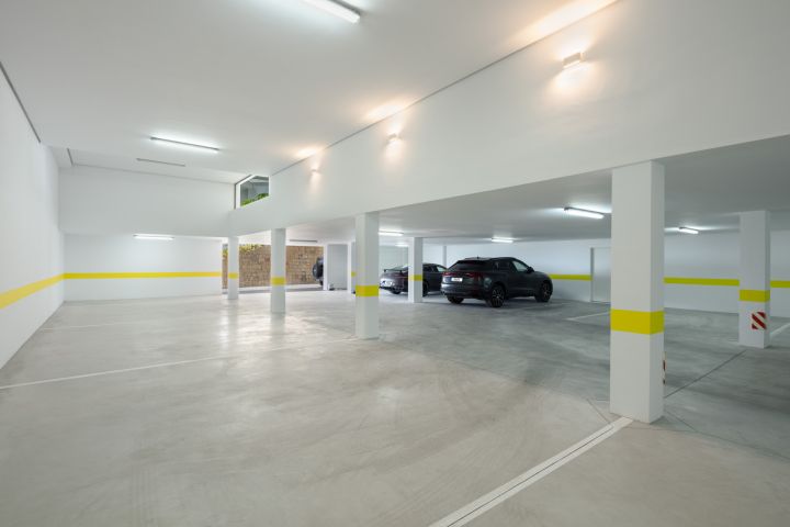 PARAISO 436 - Villa moderna en una urbanización privada en Estepona