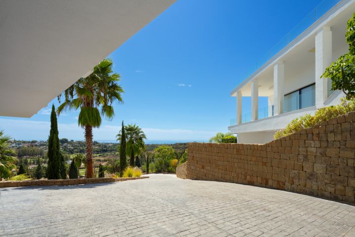 PARAISO 436 - Villa moderna en una urbanización privada en Estepona